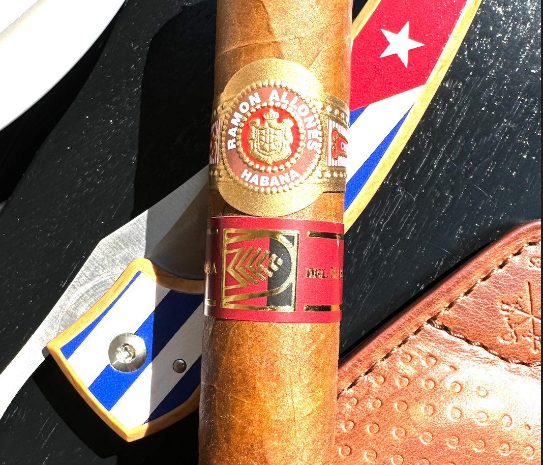 Un Cofre Del Tesoro Histórico. A Ramon Allones Special Humidor